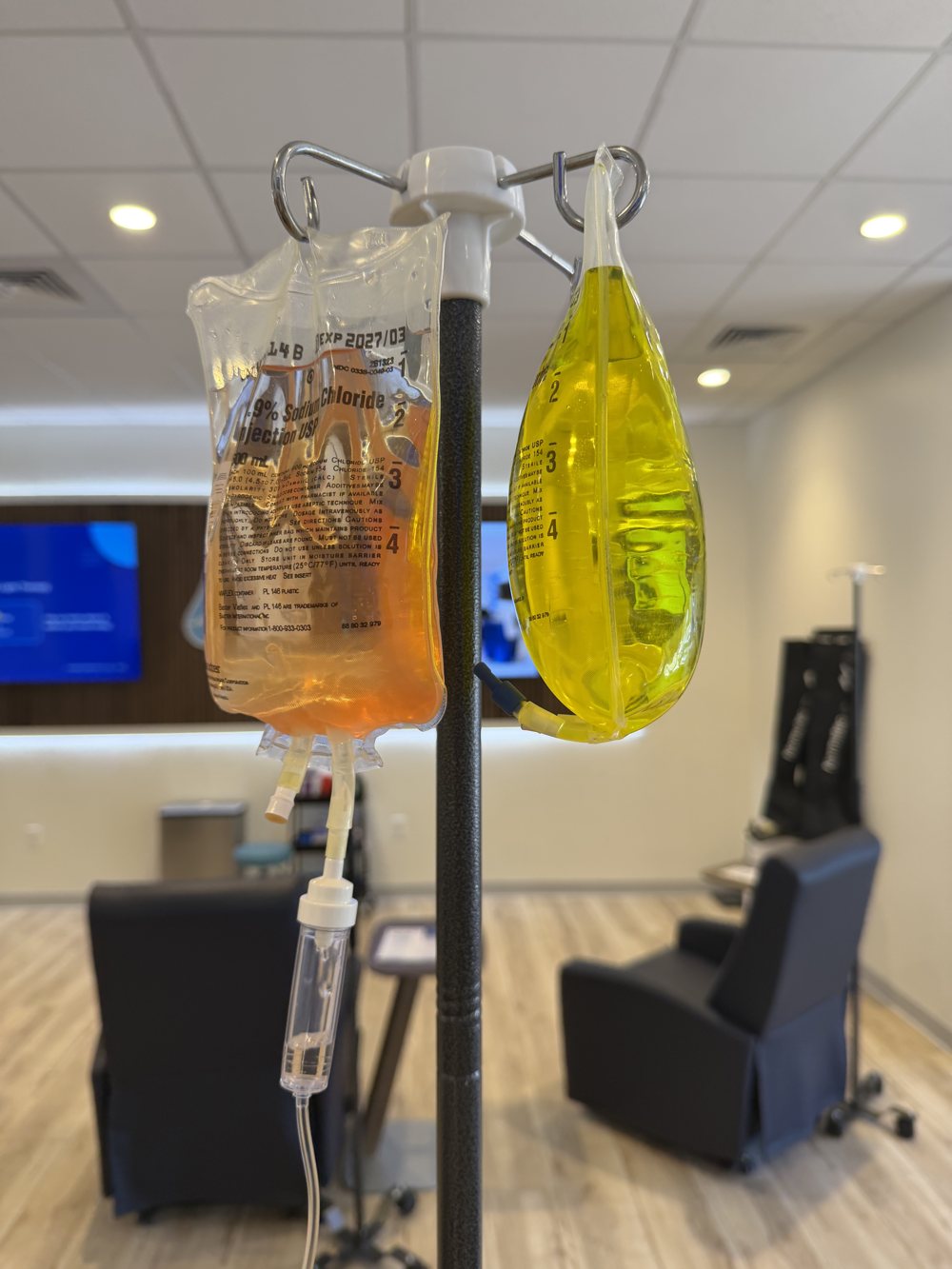 IV bags hanging from the pole in the Hydralive Huntersville lounge